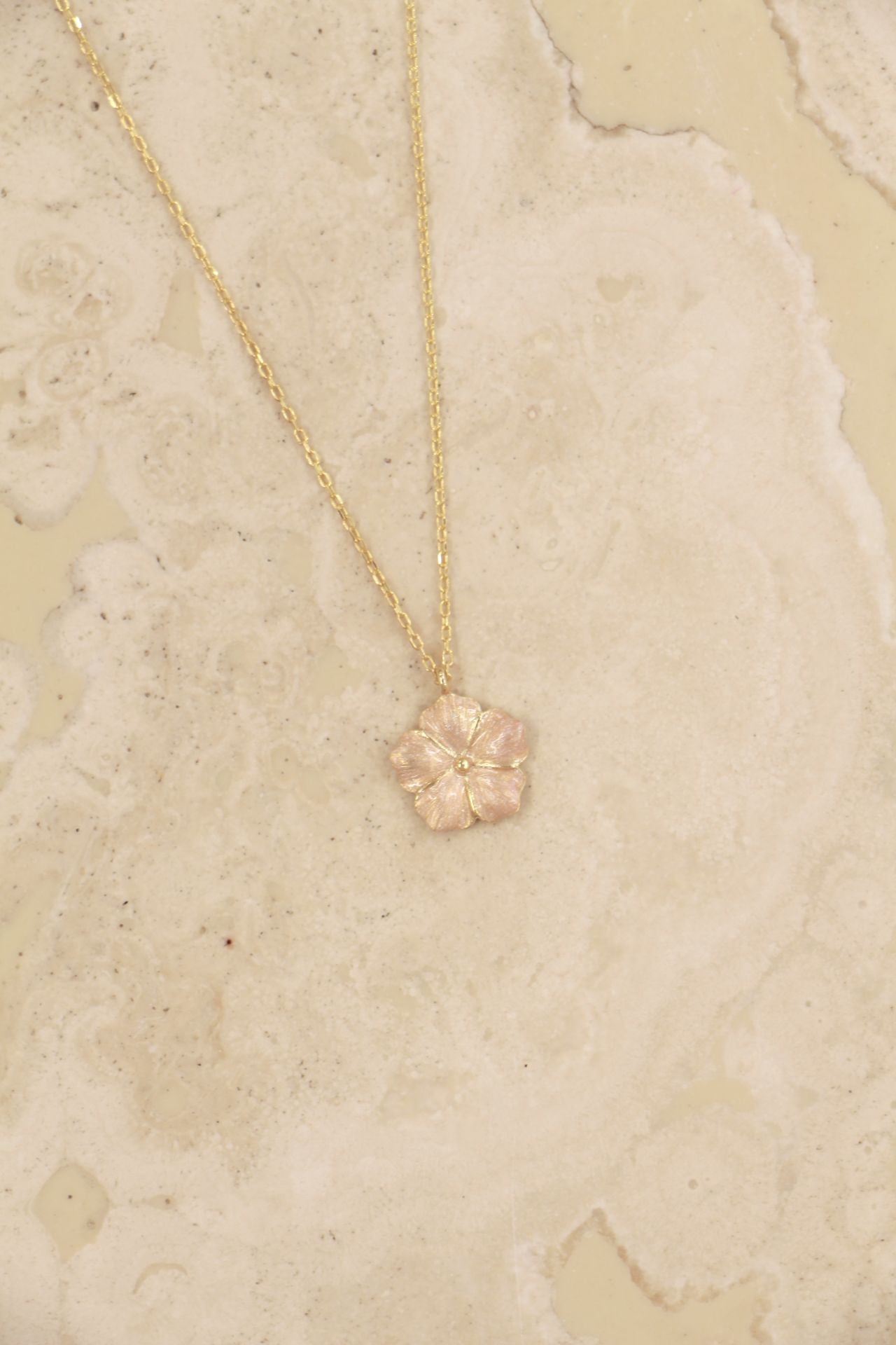 Bavella Mini Pembe Kolye resmi