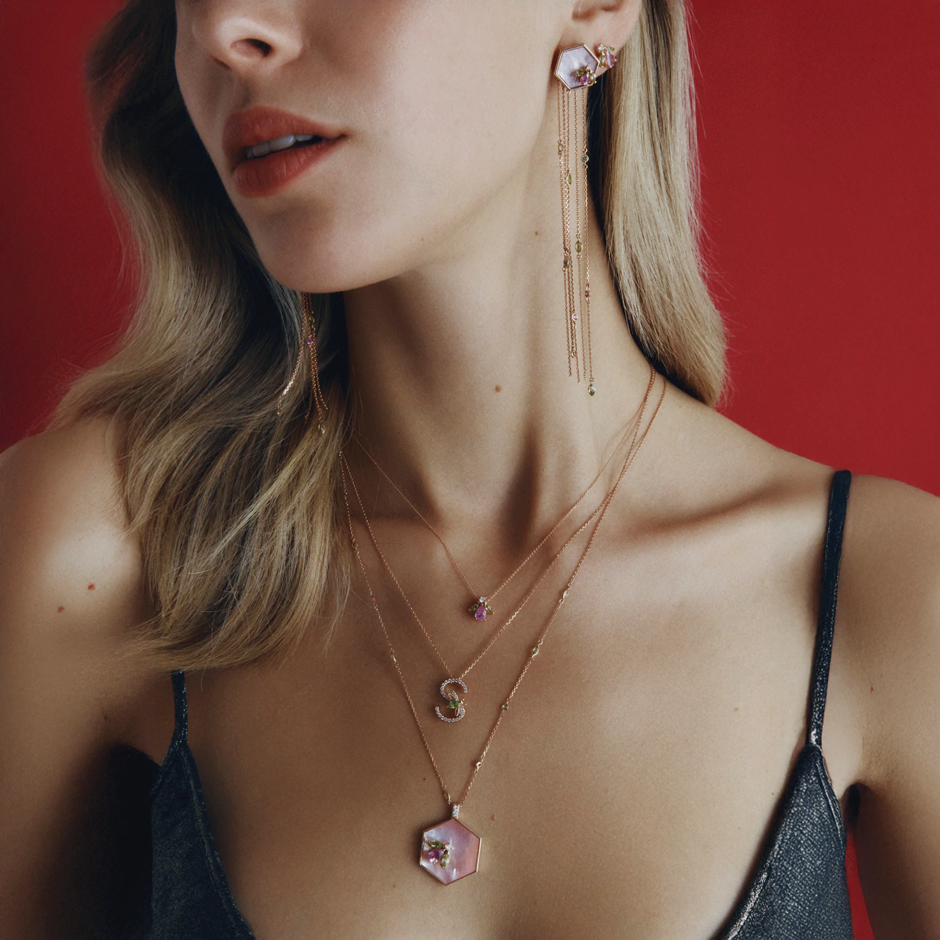 Queen Bee Maya Pembe Safir Kolye resmi