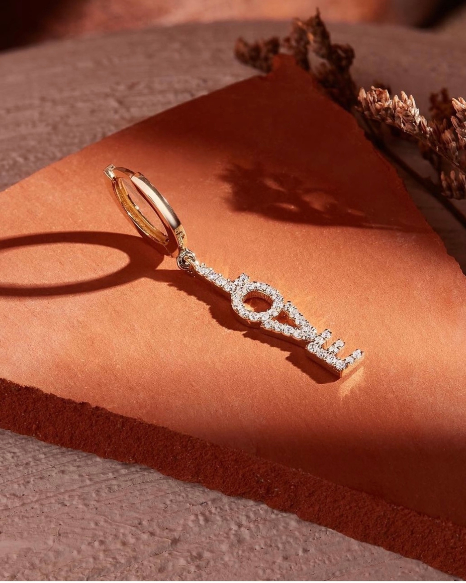 Love Mantra Sarı Altın Pırlanta Küpe resmi