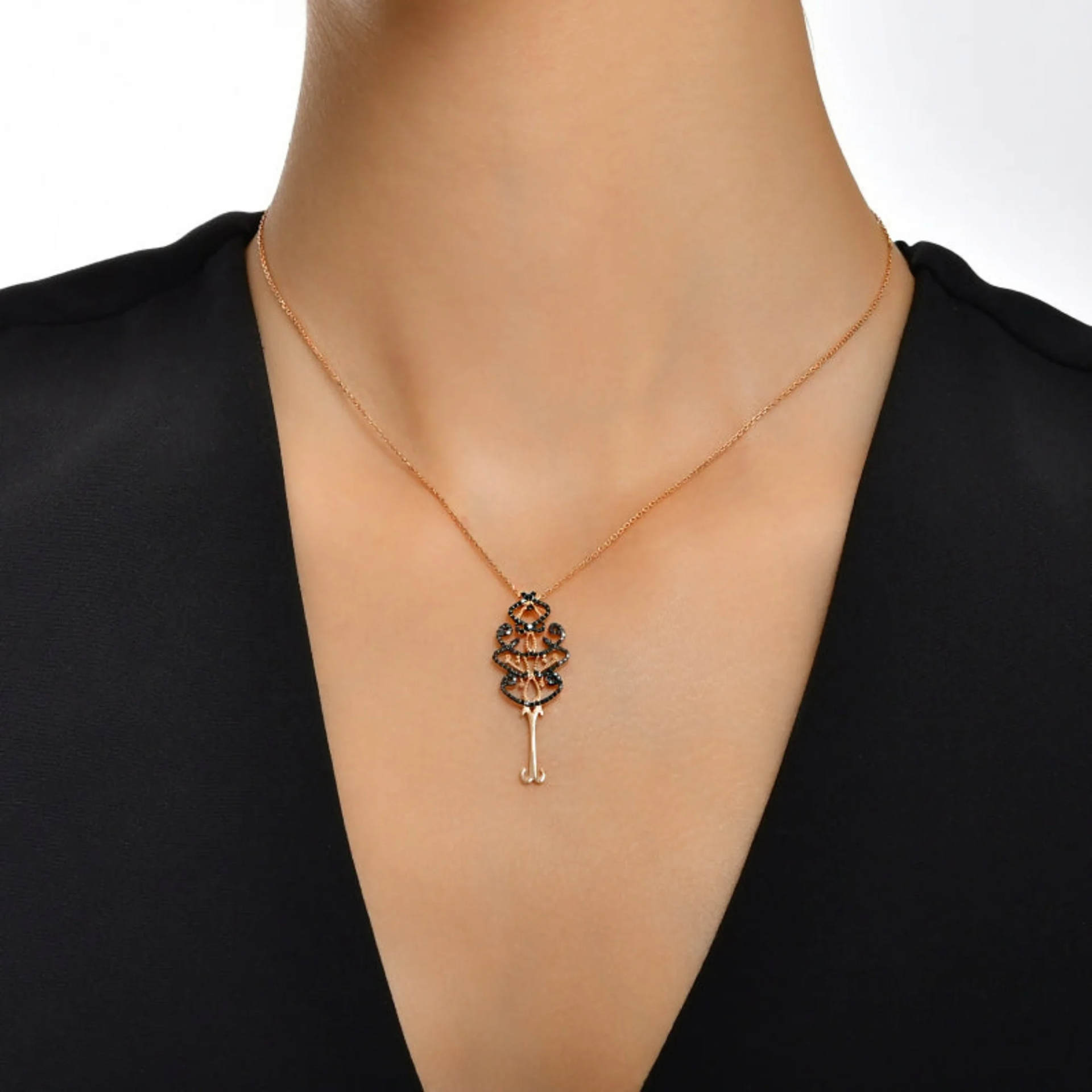 El Vedud Siyah Pırlanta Kolye resmi